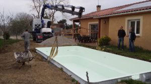 Installation terrassement d'une piscine coque polyester à Auterive 31190 Haute Garonne