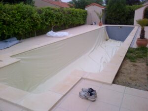 hydrazur piscines installation construction piscine coque polyester Toulouse haute Garonne midi Pyrénées 31 32 81 82 09 liner volet bâche à barres traitement automatique électrolyse pompe spa pompe à chaleur