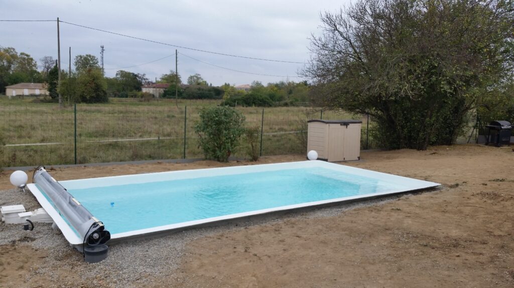 hydrazur piscines 0629592375 75035097700013 10 rue marat 31270 frouzins installation construction piscine coque polyester Toulouse saint gaudens haute Garonne midi Pyrénées ariège gers tarn tarne et garonne 31 32 81 82 09 liner volet couverture automatique bâche à barres traitement automatique électrolyse régulateur de ph pompe spa piscine filtre à sable verre pompe à chaleur margelles dalles piscine moquette de pierre pool house local technique