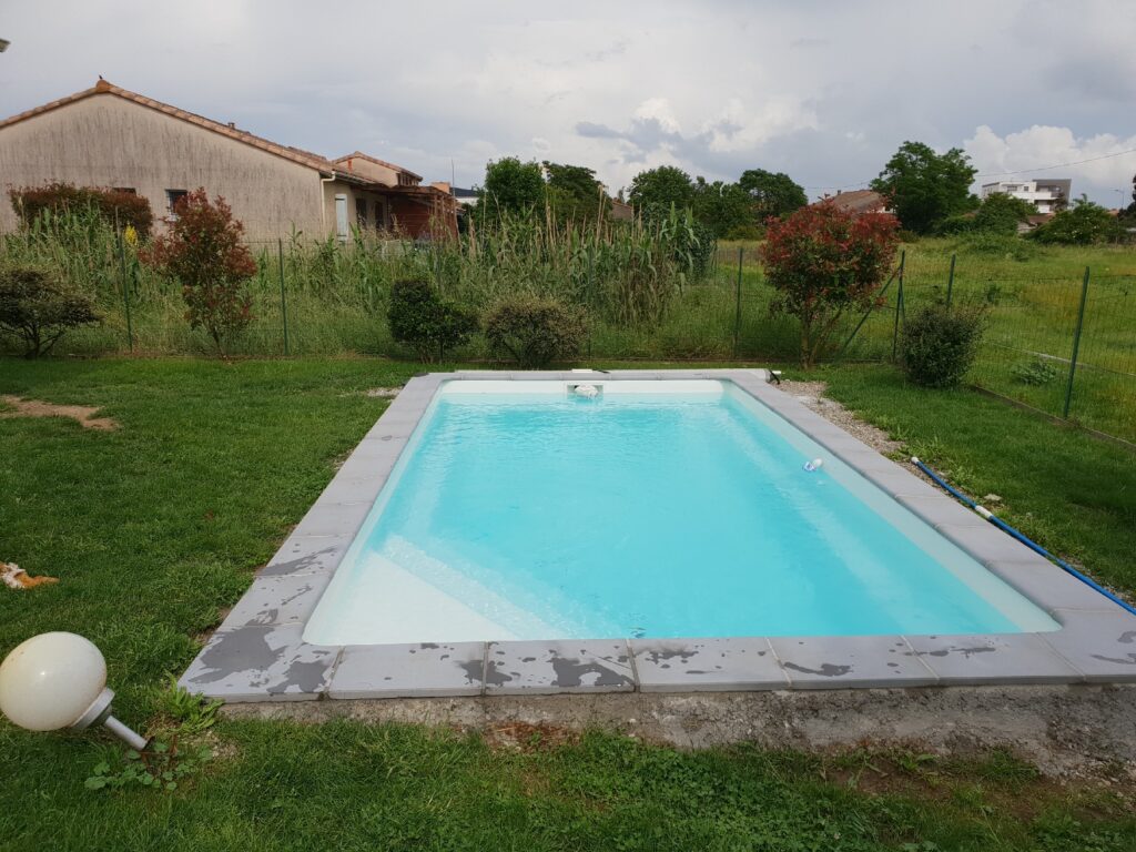 hydrazur piscines 0629592375 75035097700013 10 rue marat 31270 frouzins installation construction piscine coque polyester Toulouse saint gaudens haute Garonne midi Pyrénées ariège gers tarn tarne et garonne 31 32 81 82 09 liner volet couverture automatique bâche à barres traitement automatique électrolyse régulateur de ph pompe spa piscine filtre à sable verre pompe à chaleur margelles dalles piscine moquette de pierre pool house local technique