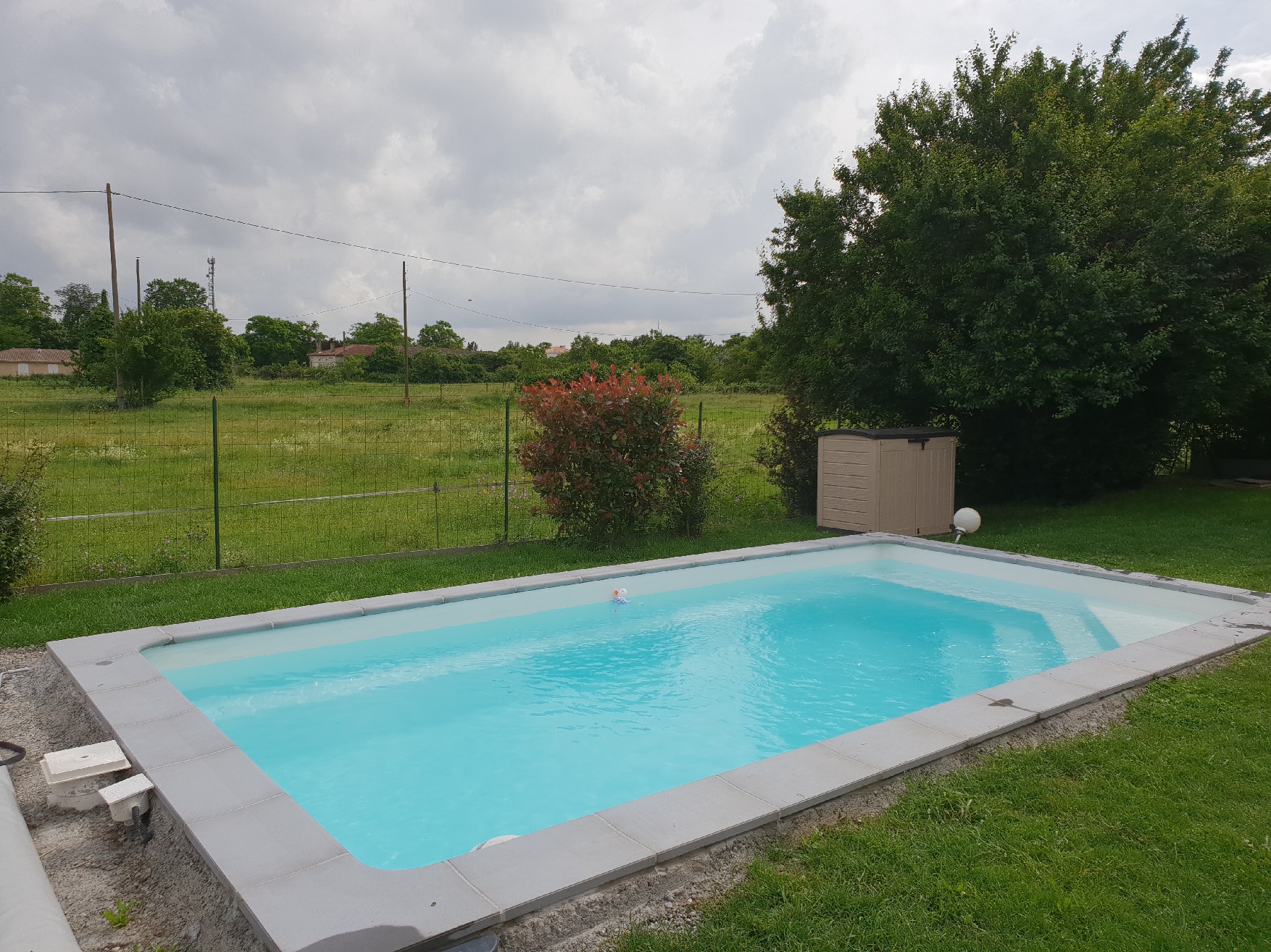 hydrazur piscines 0629592375 75035097700013 10 rue marat 31270 frouzins installation construction piscine coque polyester Toulouse saint gaudens haute Garonne midi Pyrénées ariège gers tarn tarne et garonne 31 32 81 82 09 liner volet couverture automatique bâche à barres traitement automatique électrolyse régulateur de ph pompe spa piscine filtre à sable verre pompe à chaleur margelles dalles piscine moquette de pierre pool house local technique