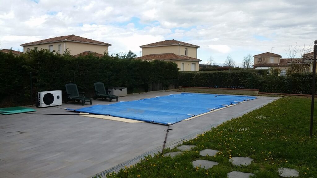 hydrazur piscines 0629592375 841 277 478 10 rue marat 31270 Frouzins installation construction rénovation piscine coque polyester Toulouse saint gaudens haute Garonne midi Pyrénées ariège gers tarn tarne et garonne 31 32 81 82 09 liner volet couverture automatique bâche à barres traitement automatique électrolyseur de sel régulateur de ph pompe spa piscine filtre à sable verre pompe à chaleur margelles dalles piscine moquette de pierre pool house local technique coque polyester chlore brome pompe à chaleur spa piscine liner