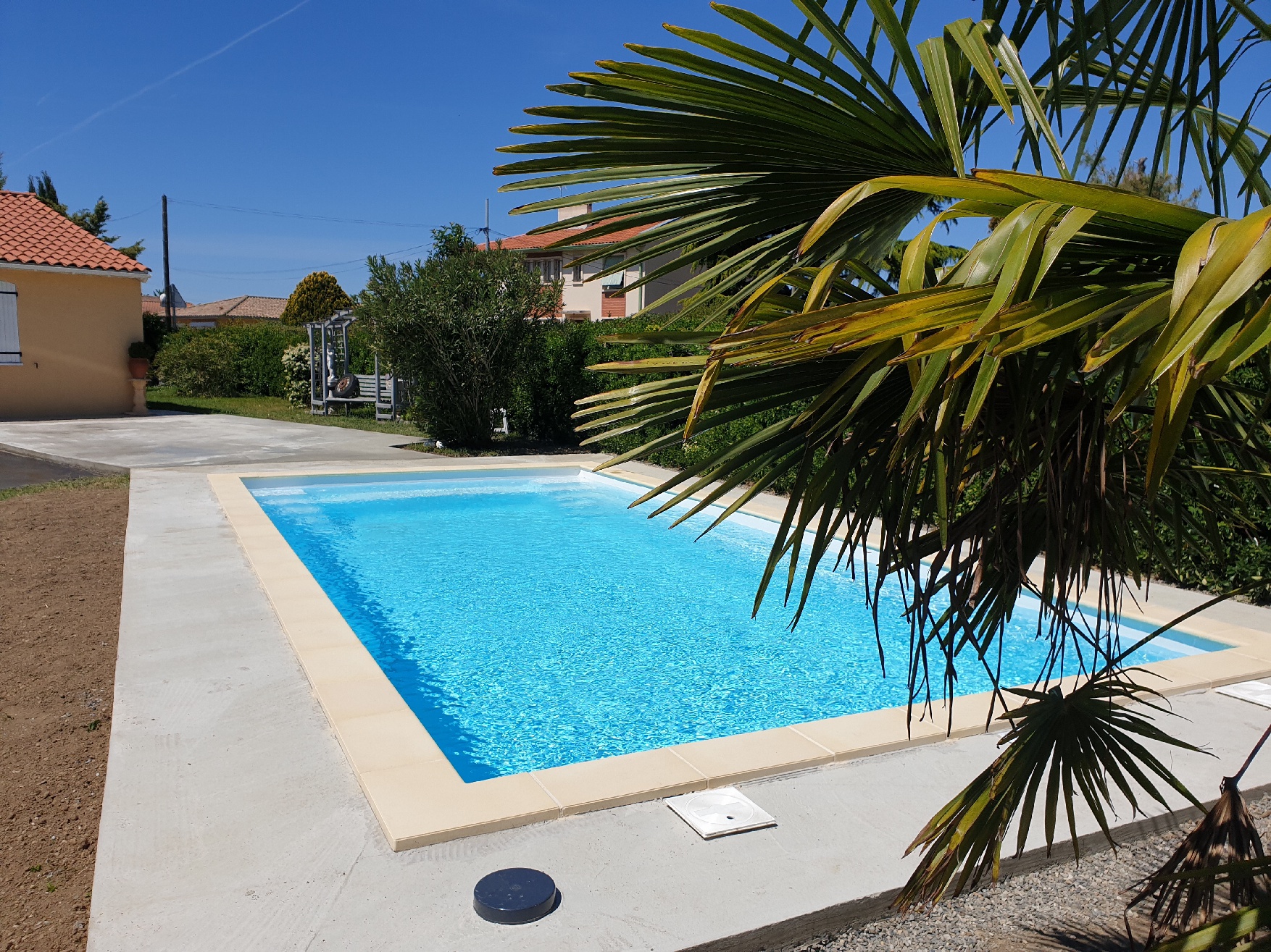 Hydrazur Piscines coulage terrasse plage béton pose margelle pierre reconstituée piscine coque polyester à Portet sur Garonne 31120 Haute Garonne Toulouse