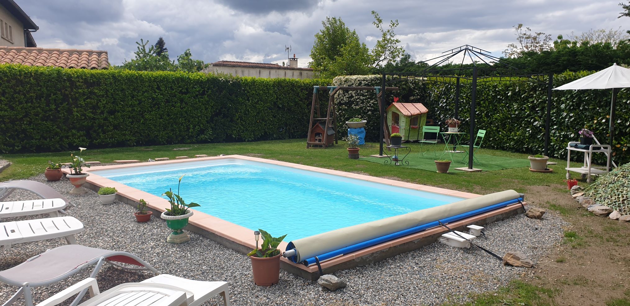 Hydrazur Piscines coulage terrasse plage béton pose margelle pierre reconstituée piscine coque polyester à Portet sur Garonne 31120 Haute Garonne Toulouse