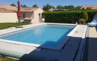 installation piscine coque polyester