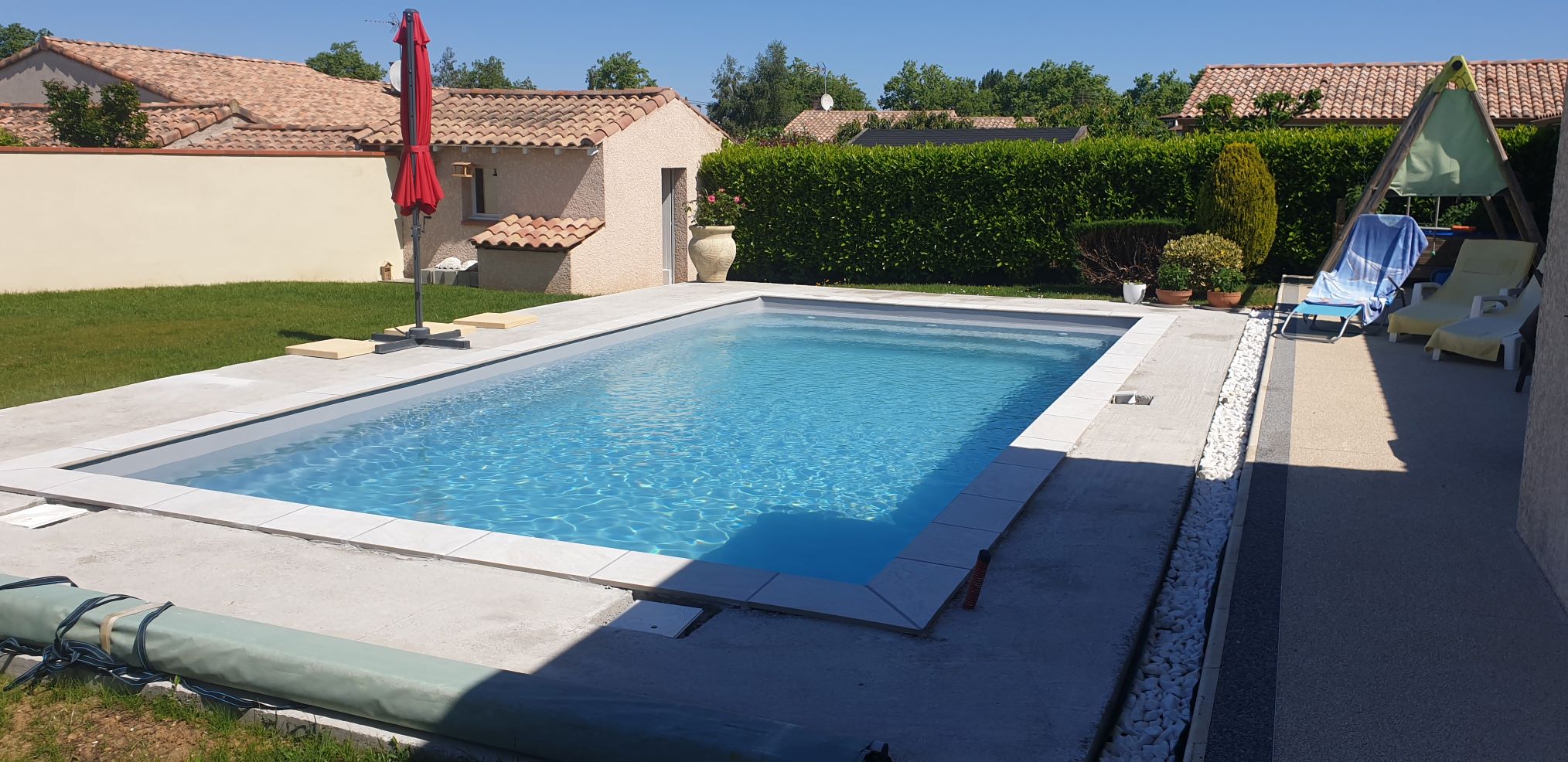 installation piscine coque polyester