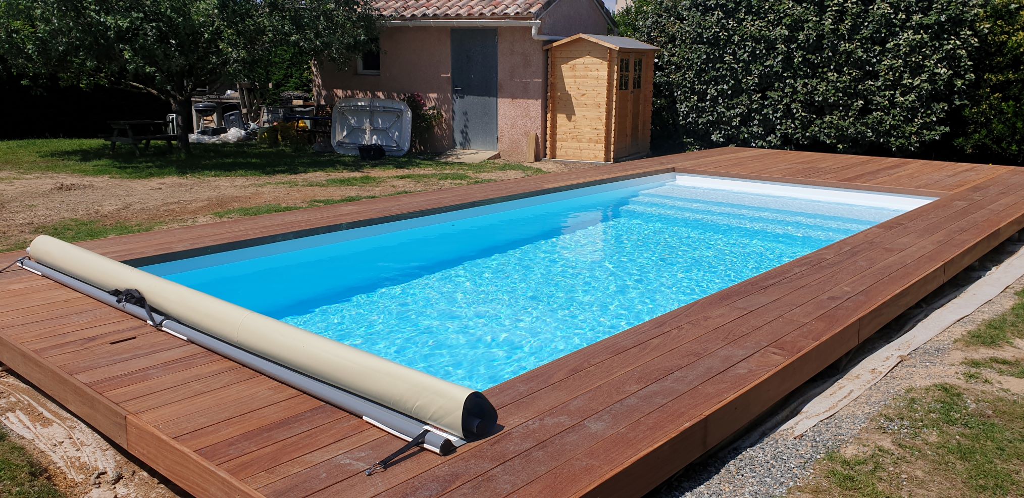 installation piscine coque polyester